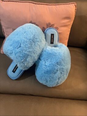 NWOT Nine West Baby Blue Faux Fur Slippers